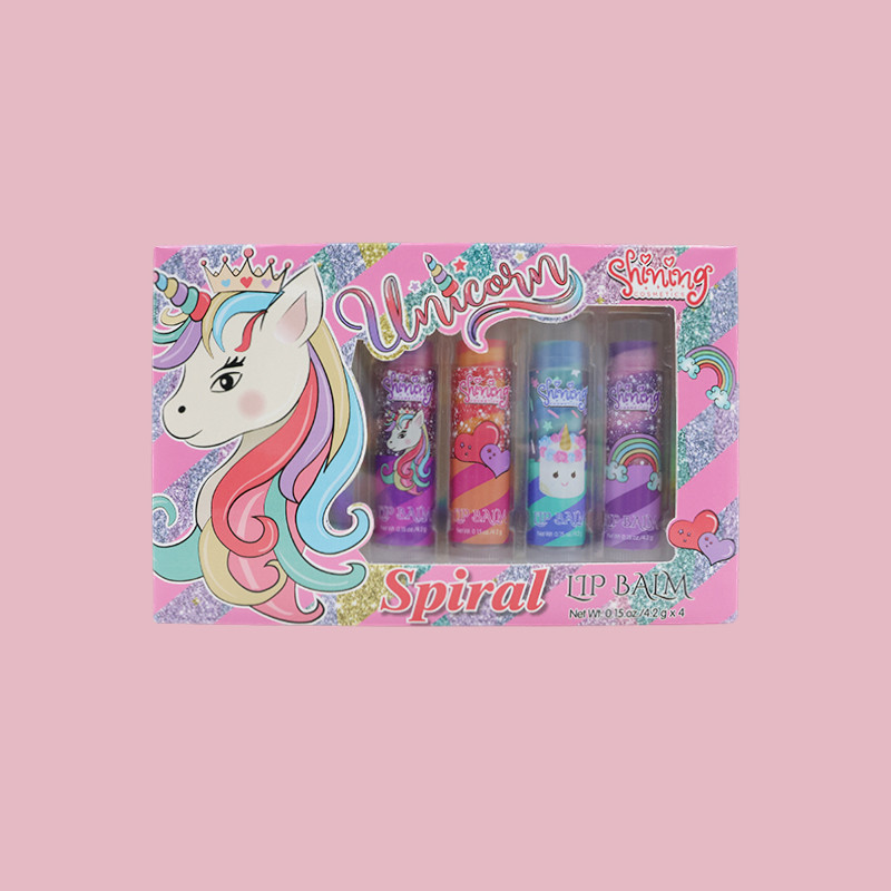 How can the color selection for children's lipstick sets balance children's preferences with health and safety?